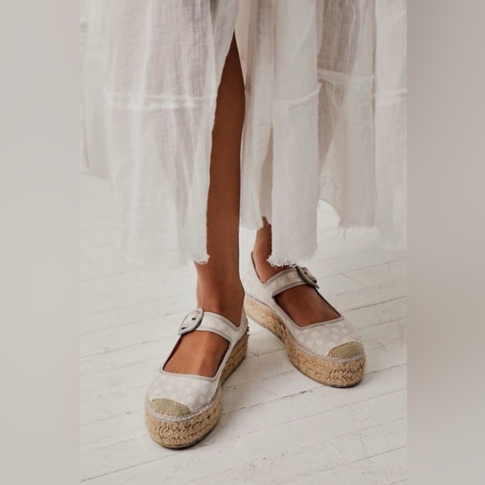 Free People Women’s Surfside Daisy Canvas Espadrille / Brand NWOT / Size 10.5